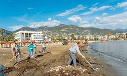 Alanya’da yağışın izleri silinmeye çalışılıyor