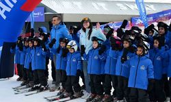 Allianz Türkiye ‘Dağ Gibi Arkanızdayız’ projesiyle Palandöken’de kız çocuklarını kayak sporuyla tanıştırdı
