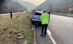 Amasya'da lastiği patlayan otomobil takla attı: 3 yaralı