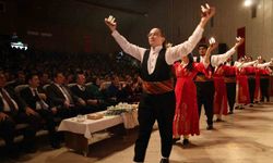 "Annem kanseri ikinci kez yendi" diyen öğrenci salonda dakikalarca alkışlandı