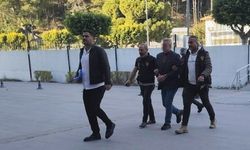 Antalya’da sahibi olduğu markette tartıştığı 2 kişiyi öldüren cinayet zanlısı adliyeye sevk edildi