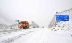 Antalya’ya kar yağışı aralıklarla devam ediyor