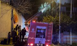 Arnavutköy'de 4 katlı binanın bacasında korkutan yangın