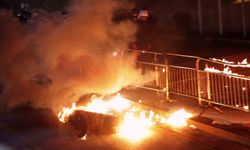 Arnavutluk'ta hükümet karşıtı protestocular Başbakanlık binasına molotof kokteyli attı