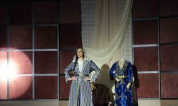 Asırlar önce kadınların giydiği kıyafetler defilede sergilendi