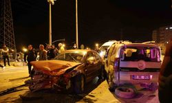 Baba yadigarı otomobil hurdaya döndü: 2 yaralı