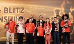 Bakan Bak’tan dünya şampiyonu olan milli satranççılara tebrik mesajı