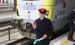 Bakan Uraloğlu: 'Turistik Doğu Ekspresi'nin yeni sezonunda 10 bin 800 seyahat tutkununa Anadolu'nun büyüsünü yaşatacağız'