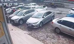 Başakşehir'de bankadan para çeken iş adamına soygun girişimi kamerada