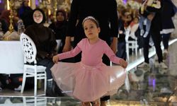 Başını dahi kontrol edemiyordu, bale gösterisi yapmaya başladı