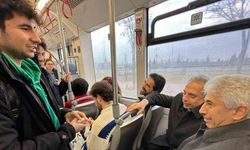 Başkan Yalçın meclis toplantısına tramvayla gitti