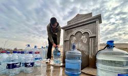 Başkentte su kesintisi yaşayan vatandaşlar ihtiyaçlarını çeşmeden gideriyor