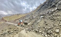 Batman’da şiddetli yağışlarla birlikte bazı köy ve mezra yolları ulaşıma kapandı