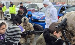 Bayburt’ta jandarmanın kullandığı yerli ekipmanlar ve araçlar öğrencilere tanıtıldı