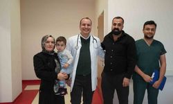 Bebeğin yuttuğu mıknatıslar bağırsak delinmesine neden oldu