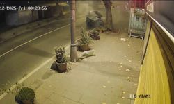 Beykoz’da ehliyetsiz sürücünün kullandığı otomobil ağaca çarpıp yola savruldu: 2 yaralı