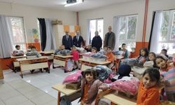 Bilecikli hayırseverden öğrencilere mont ve bot desteği