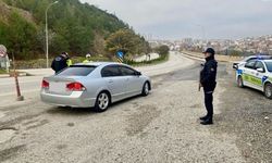 Bilecik’te yasal kalış hakkı bulunmayan 2 kişi yakalanarak, sınır dışı süreçleri başlatıldı