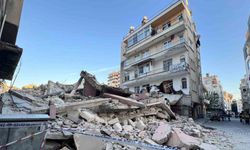 Bina yıkımı sırasında bitişik bina zarar gördü, facia ucuz atlatıldı
