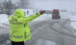 Bolu Dağı'nda D-100 kara yolunun İstanbul yönü ağır tonajlı araç trafiğine kapatıldı