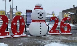 Bolu'da kar fırtınası hayatı olumsuz etkiledi: Vatandaşlar şemsiyeyle dolaştı