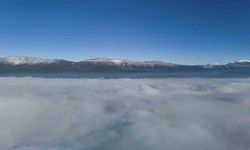 Bolu’nun karlı dağlarında sis güzel görüntü oluşturdu