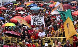 Brezilya’da binlerce kişi Bolsonaro için ceza indirimine karşı sokakta