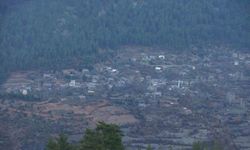 Bu köyde güneş ancak saat 12.30'da görülebiliyor