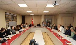 Büyükgöz, yıkım kararı alınan binanın mülk sahipleriyle bir araya geldi