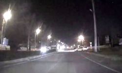 Çarptığı motosiklet devrildi, sonra kaçtı: O anlar araç kamerasında