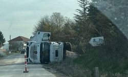 Çaycuma’da kontrolden çıkan tır devrildi