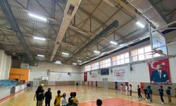 Çocuklar geleneksel çocuk oyunlarını oynadı