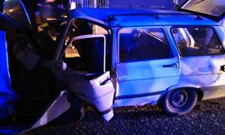 Direksiyon hakimiyeti kaybolan araç yoldan çıktı 4 yaralı