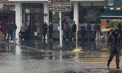 Diyarbakır’da aniden bastıran yağmur hayatı felç etti
