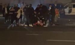 Diyarbakır'da düğün sonrası kavga: Damat, yerde yatan şahsa siper oldu