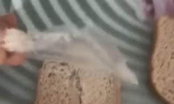 Elazığ’da ekmeğin içerisinden poşet çıktı