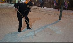 Elazığ'da esnafın karla mücadelesi