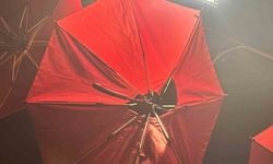 Elektrik kaçağı şemsiyeyi yaktı