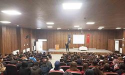 Emet’te lise öğrencilerine "Hz. Peygamber ve Şahsiyet İnşası" başlıklı konferans