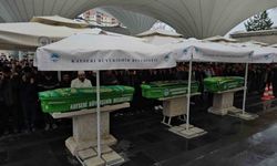 En acı cenaze: Trafik kazasında hayatını kaybeden anne, oğlu ve kızı yan yana son yolculuğuna uğurlandı