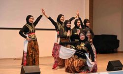 Endonezyalı öğrenciler geleneklerini ve ülkesini tanıttı
