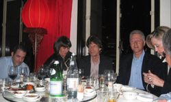 Epstein belgelerinde Clinton ve Michael Jackson dahil çok sayıda ünlü ismin fotoğrafları ortaya çıktı