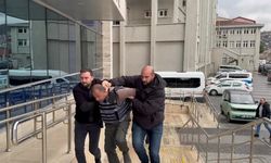 "Eşime neden baktın" diyen adamı bıçaklayarak öldürdü