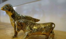 Eşinden öğrendi, dökümü sanat eserine dönüştürüyor