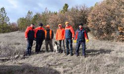 Eskişehir'de 12 metrelik çukura düşen köpeği AFAD ekibi kurtardı