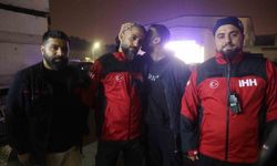 Evladını bulan arama kurtarma görevlisinin alnından öpen baba: "Oğluma bunu yapan caninin en ağır cezayı almasını istiyorum"