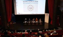 Fakülte öğrencileri, Peygamber Efendimizi anlattı: 'Peygamber sevgisi ailede bir kimlik inşası'