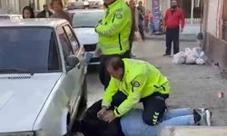 Film sahnelerini aratmayan anlar, polis böyle etkisiz hale getirdi: Ehliyetsiz sürücünün faturası ağır oldu
