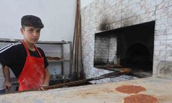 Fırında yerleri süpürerek çıraklığa başlayan 16 yaşındaki çocuk, 6 yıldır meslek öğrenmek için emek veriyor