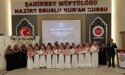 Gaziantep’te 16 öğrenci icazet merasiminde hafızlık belgelerini aldı